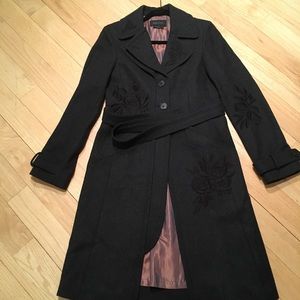 BCBG Winter Coat w Gorgeous Floral Detail. Size S
